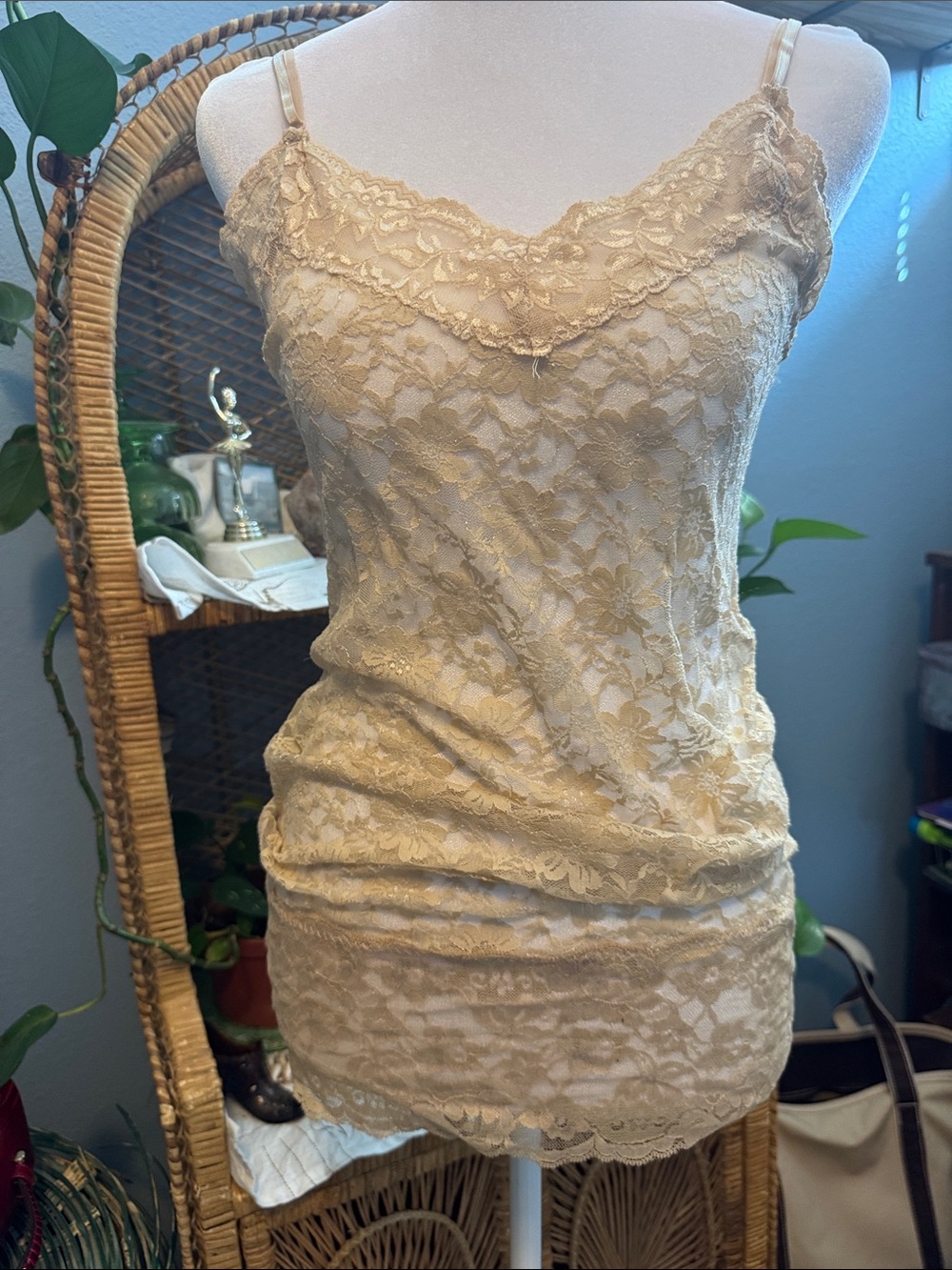 NWT Bozzolo Floral Lace Long
Camisole Tank Top – Cream / Beige